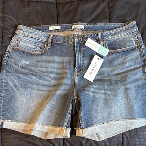 Vigoss Light Wash Cuffed Denim Shorts